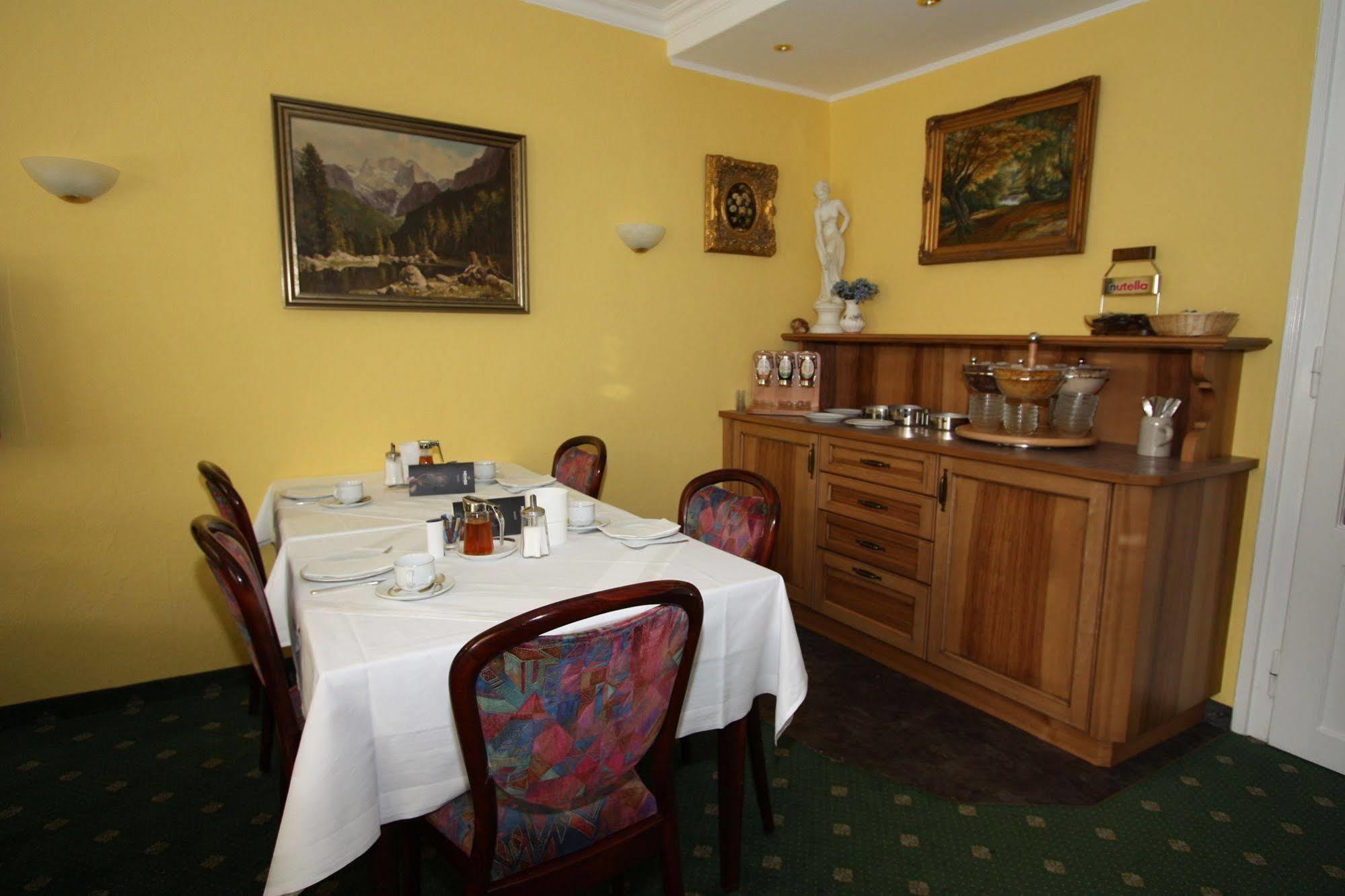 Hotel Garni Almenrausch Und Edelweiss Garmisch-Partenkirchen Zewnętrze zdjęcie