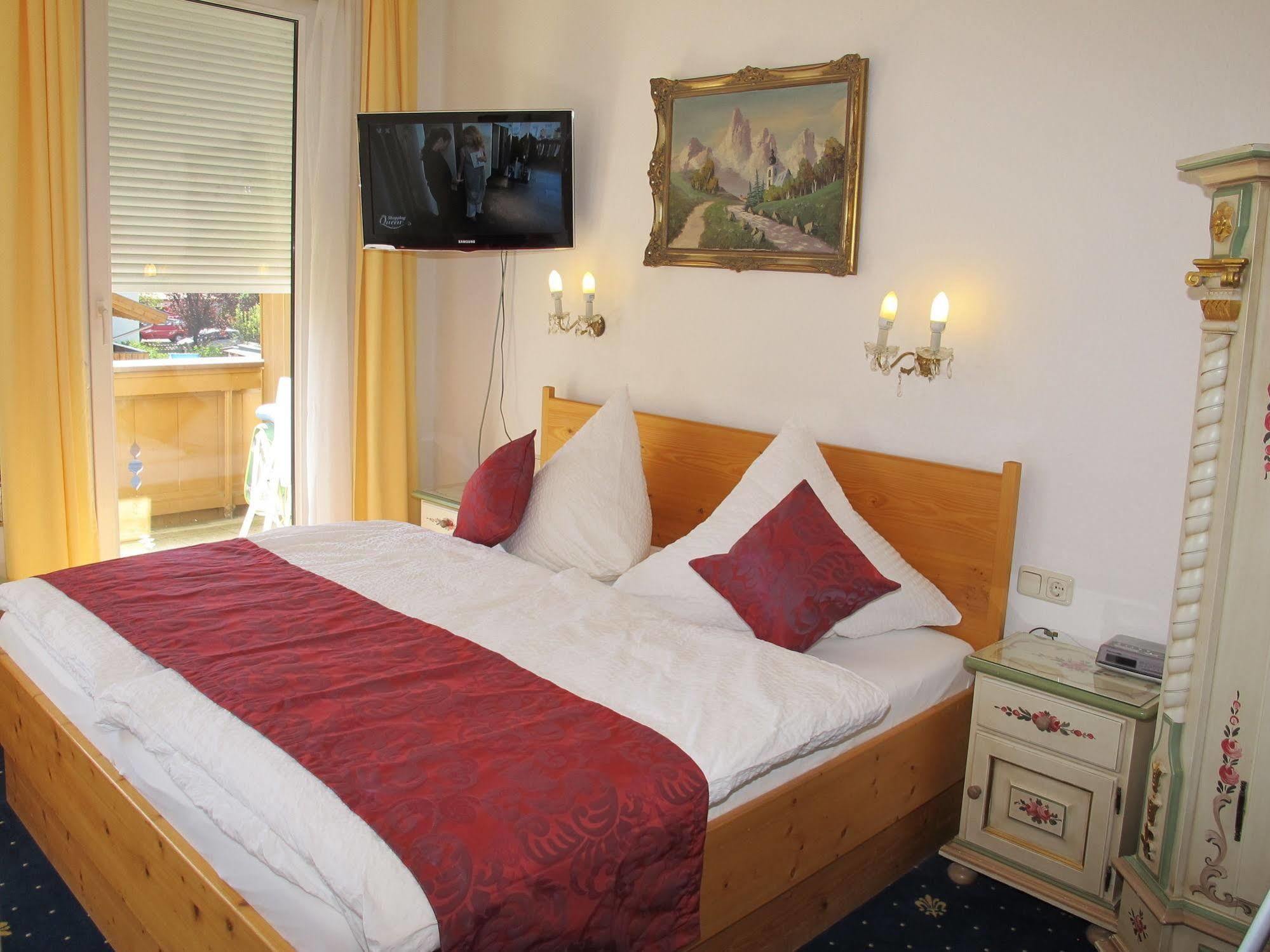 Hotel Garni Almenrausch Und Edelweiss Garmisch-Partenkirchen Zewnętrze zdjęcie