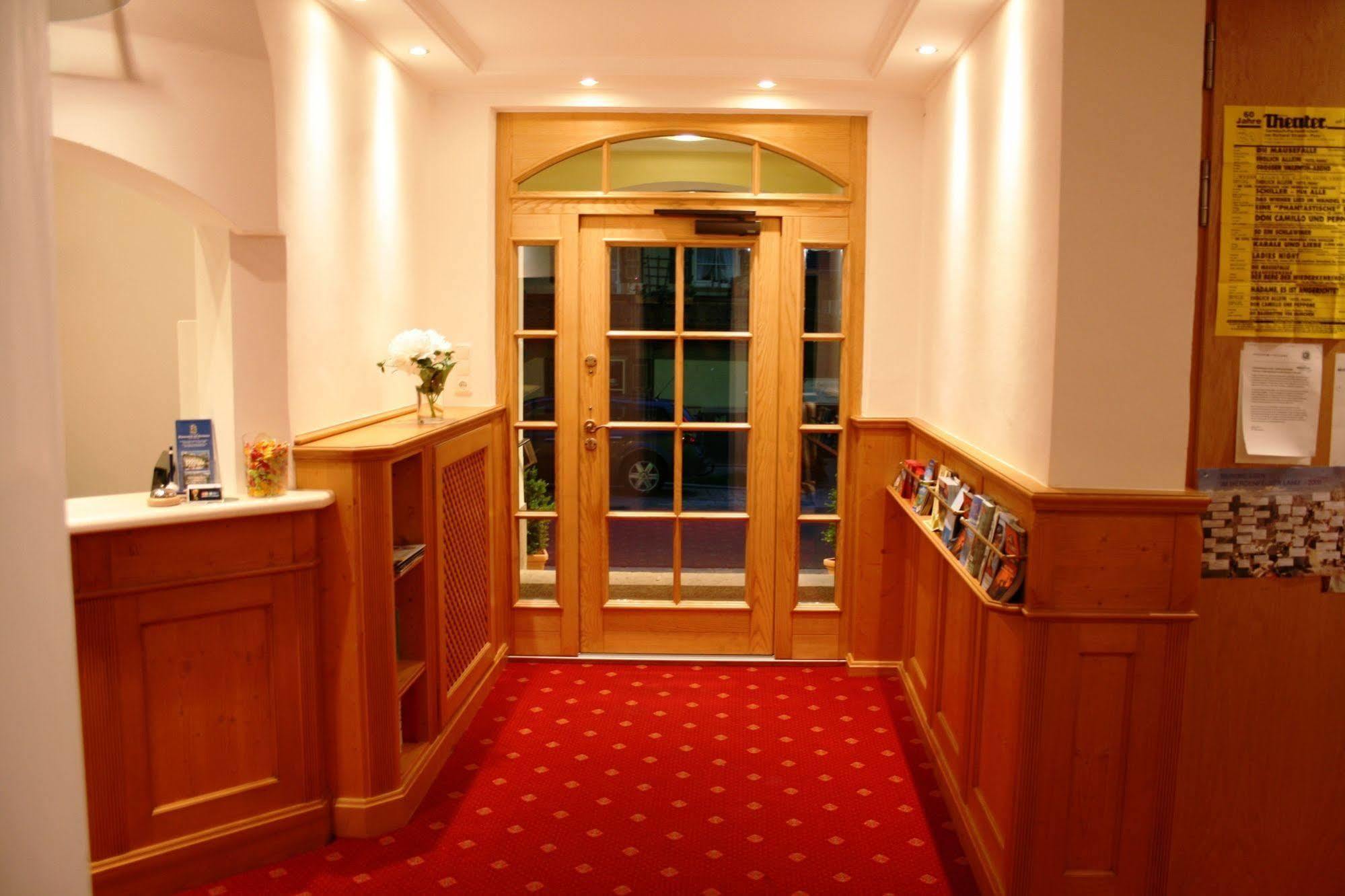 Hotel Garni Almenrausch Und Edelweiss Garmisch-Partenkirchen Zewnętrze zdjęcie