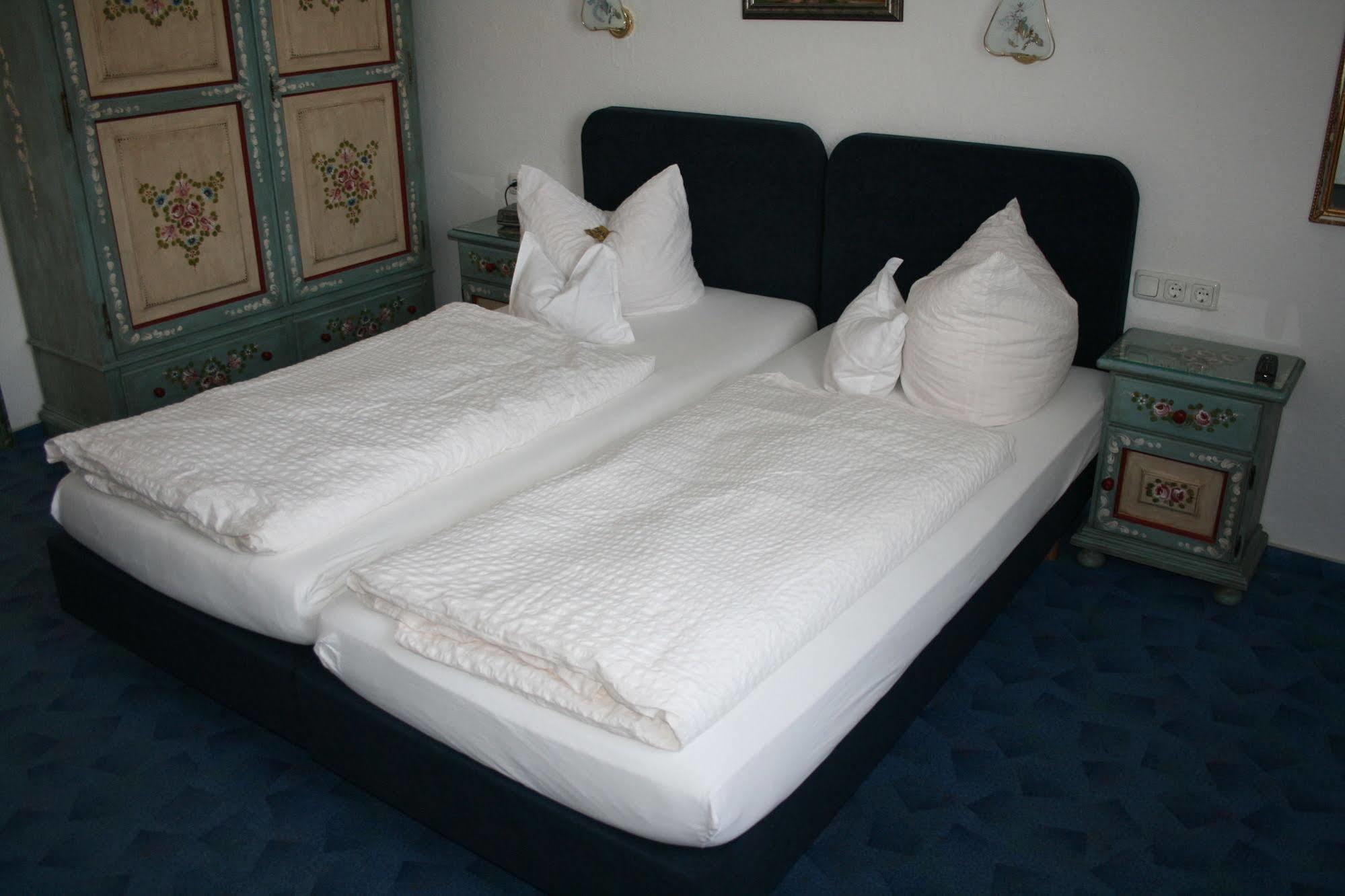 Hotel Garni Almenrausch Und Edelweiss Garmisch-Partenkirchen Zewnętrze zdjęcie