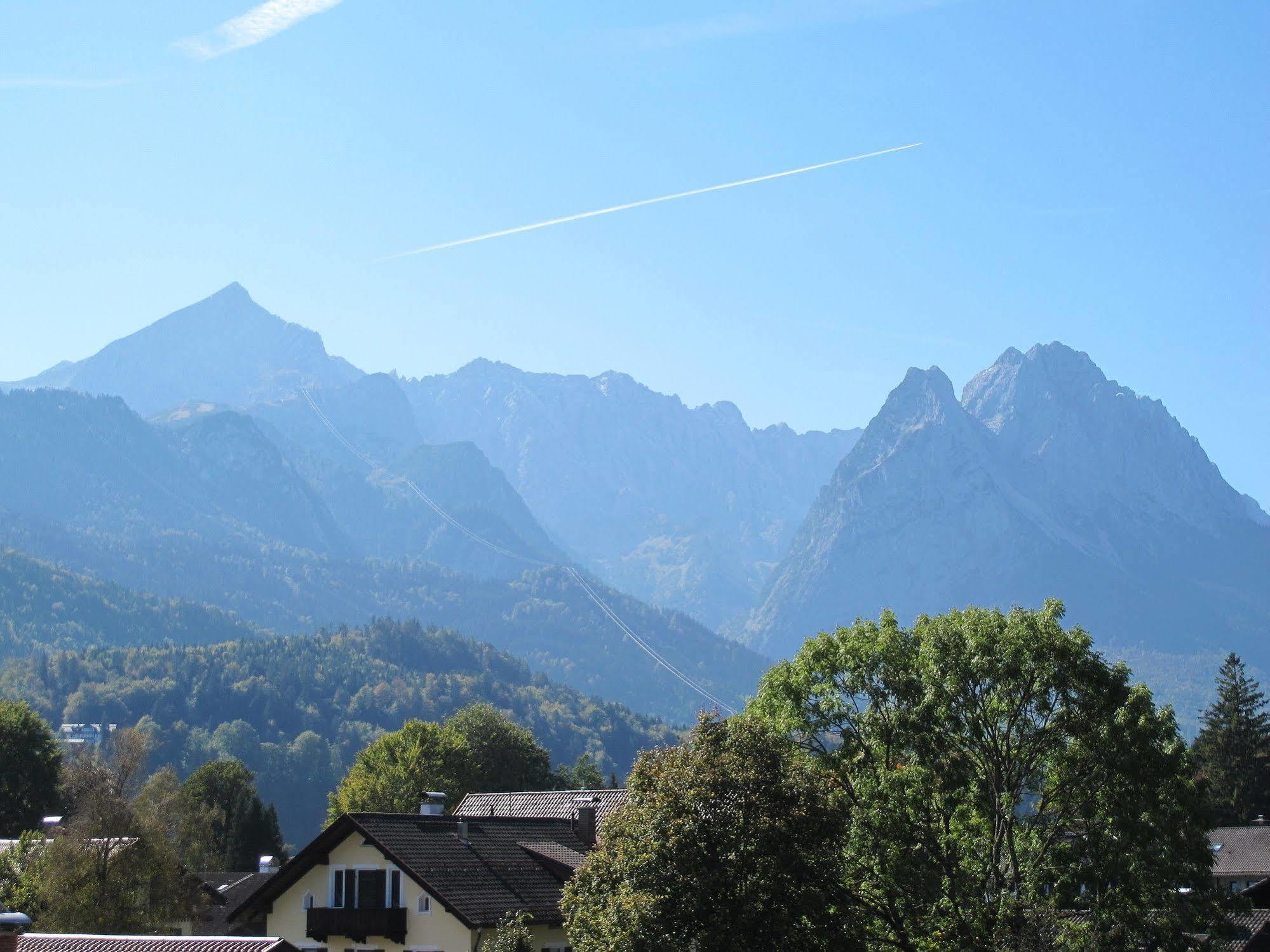 Hotel Garni Almenrausch Und Edelweiss Garmisch-Partenkirchen Zewnętrze zdjęcie