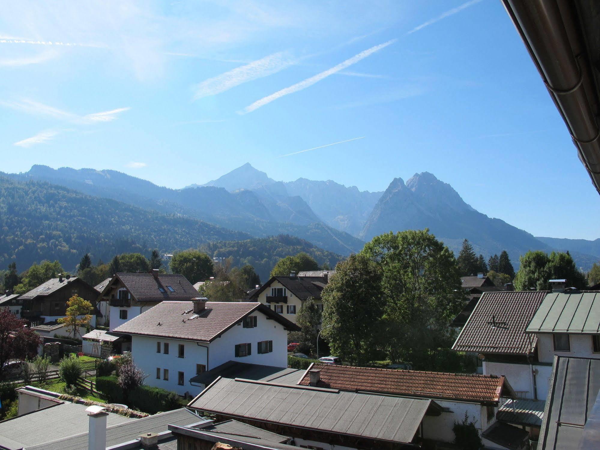 Hotel Garni Almenrausch Und Edelweiss Garmisch-Partenkirchen Zewnętrze zdjęcie