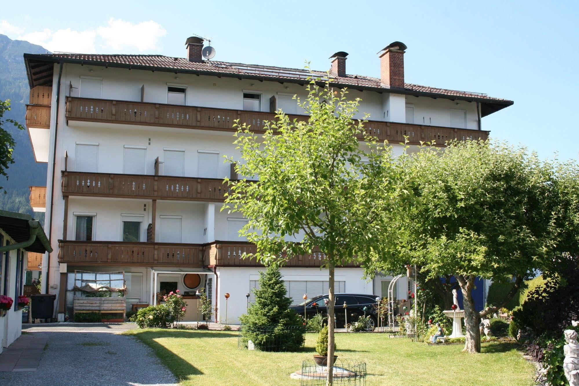 Hotel Garni Almenrausch Und Edelweiss Garmisch-Partenkirchen Zewnętrze zdjęcie