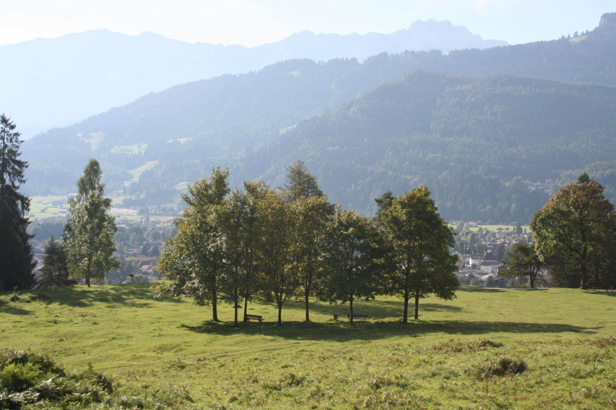 Hotel Garni Almenrausch Und Edelweiss Garmisch-Partenkirchen Zewnętrze zdjęcie
