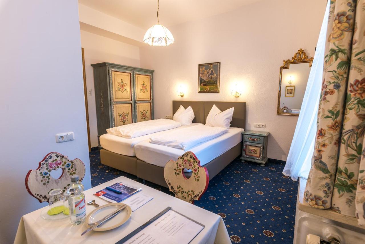 Hotel Garni Almenrausch Und Edelweiss Garmisch-Partenkirchen Zewnętrze zdjęcie